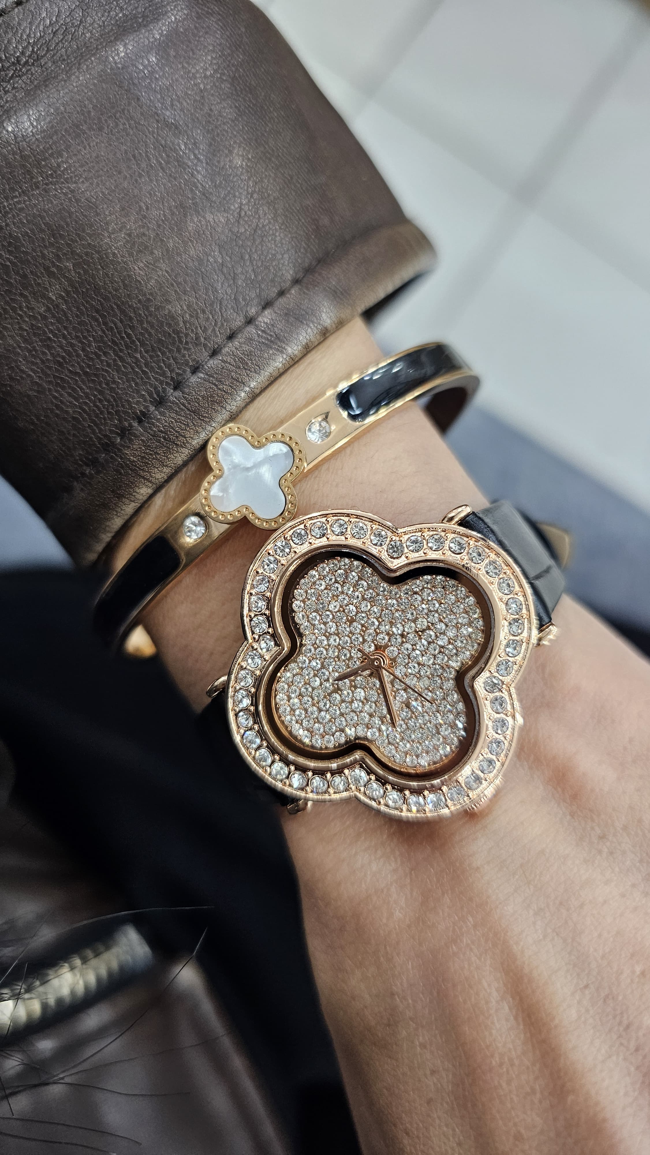 Van Cleef – Qadın Saatı və Qolbaq Dəsti – Qızılı/Kombin