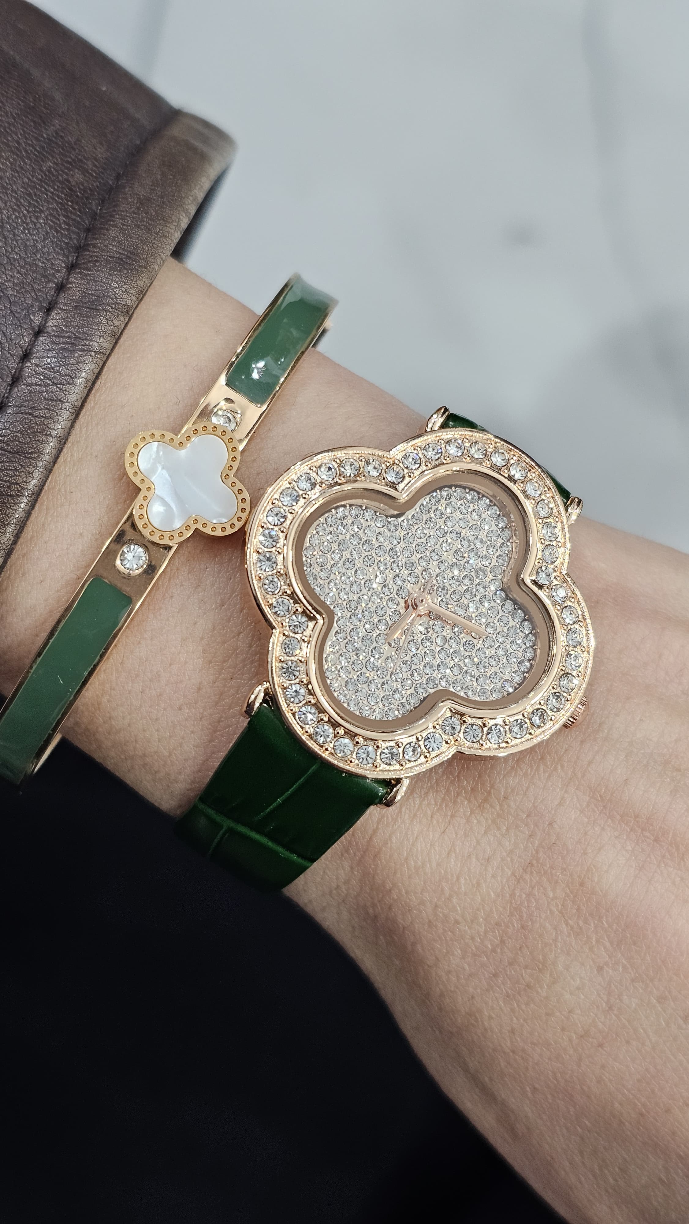 Van Cleef – Qadın Saatı və Qolbaq Dəsti – Qızılı/Kombin